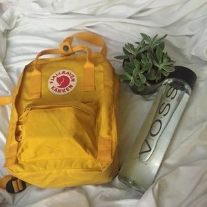 ISO!! i’m looking for a classic fjallraven kanken!